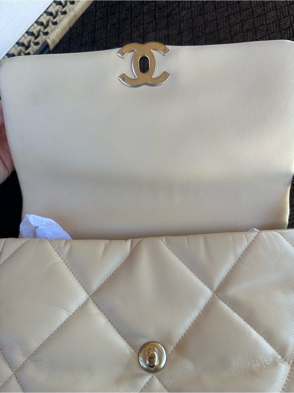 Chanel Large 19 Flap Bag cream Beige Lambskin Mixed Hardware 100% authentic - Picture 4 of 13